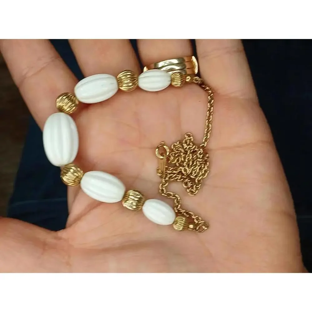 Vintage Avon Necklace White Gold Tone  Ribbed Oval‎ Bead Retro 16